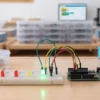 K-STEM-NB-01-04 Kit - STEM - Nivel Básico - Proyecto #1 - Starter Digital - Semáforo Inteligente - K-STEM-NB-01